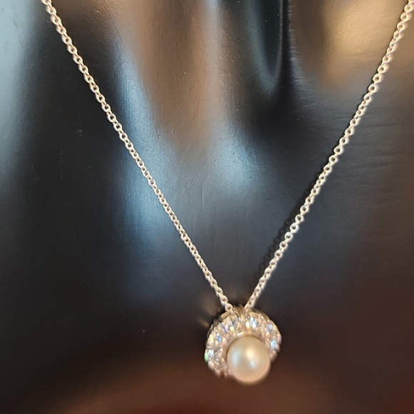 Sterling silver necklace with faux pearl pendant - Picture 7 of 11